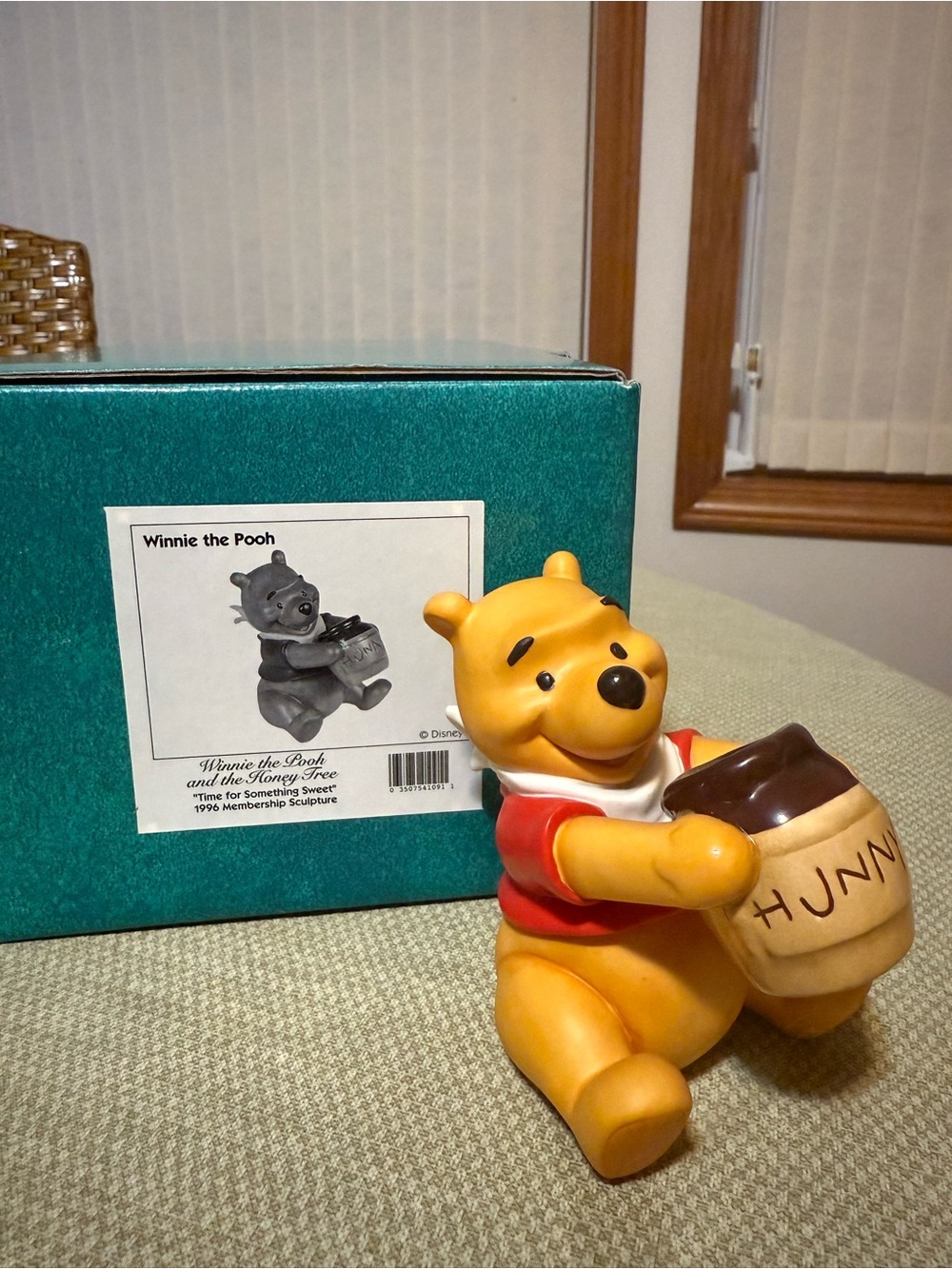 WDCC Disney Winnie the Pooh and the Hunny Tree - “time for something sweet” 1996